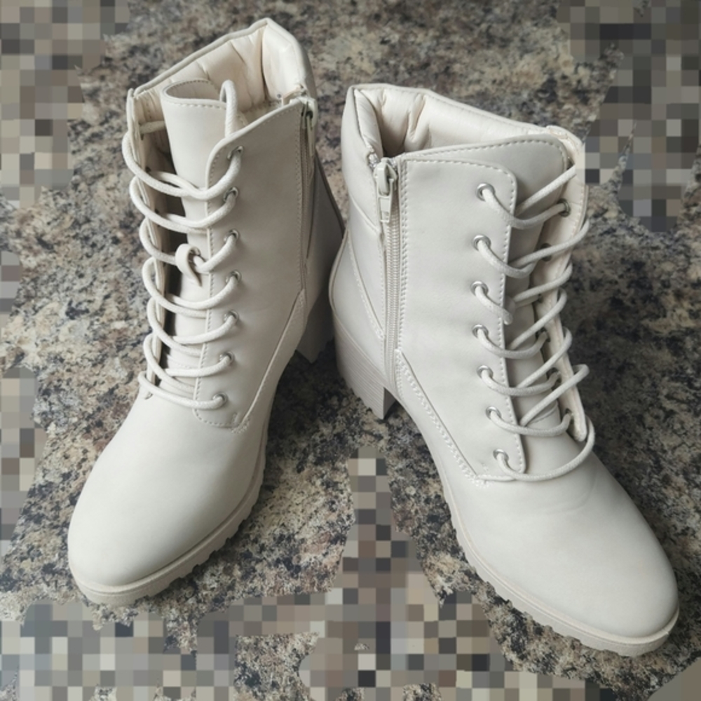 Women's Qupid Cream Lace Up / Combat Style Boots    New-No Box (Never Worn)